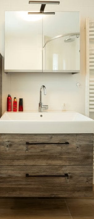 Bathroom sink and cabinet with light/mirror, Ophalen, Overige typen, 50 tot 100 cm, Zo goed als nieuw