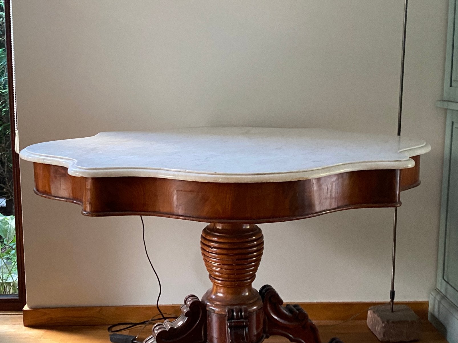 Antieke biedermeier tafel met wit marmeren blad., Ophalen