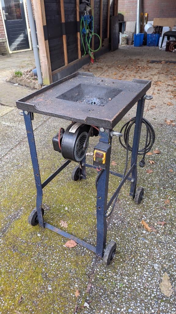 Kleine Veld Smidse op kolen. Smeedvuur., Antiek en Kunst, Antiek | Gereedschap en Instrumenten, Ophalen