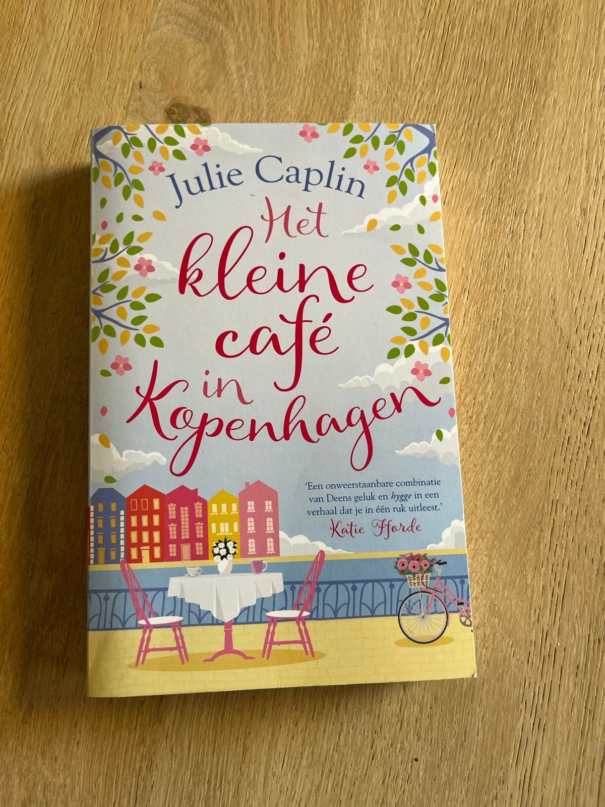 Het kleine café in Kopenhagen - Julie Caplin, Ophalen of Verzenden, Zo goed als nieuw, Nederland