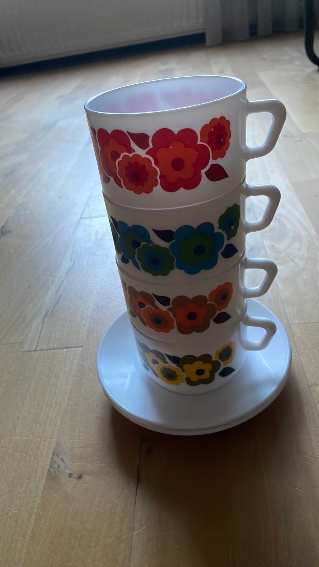 4 soepkommen en 2 schotels, Vintage, Ophalen of Verzenden, Kop(pen) en/of Schotel(s), Glas