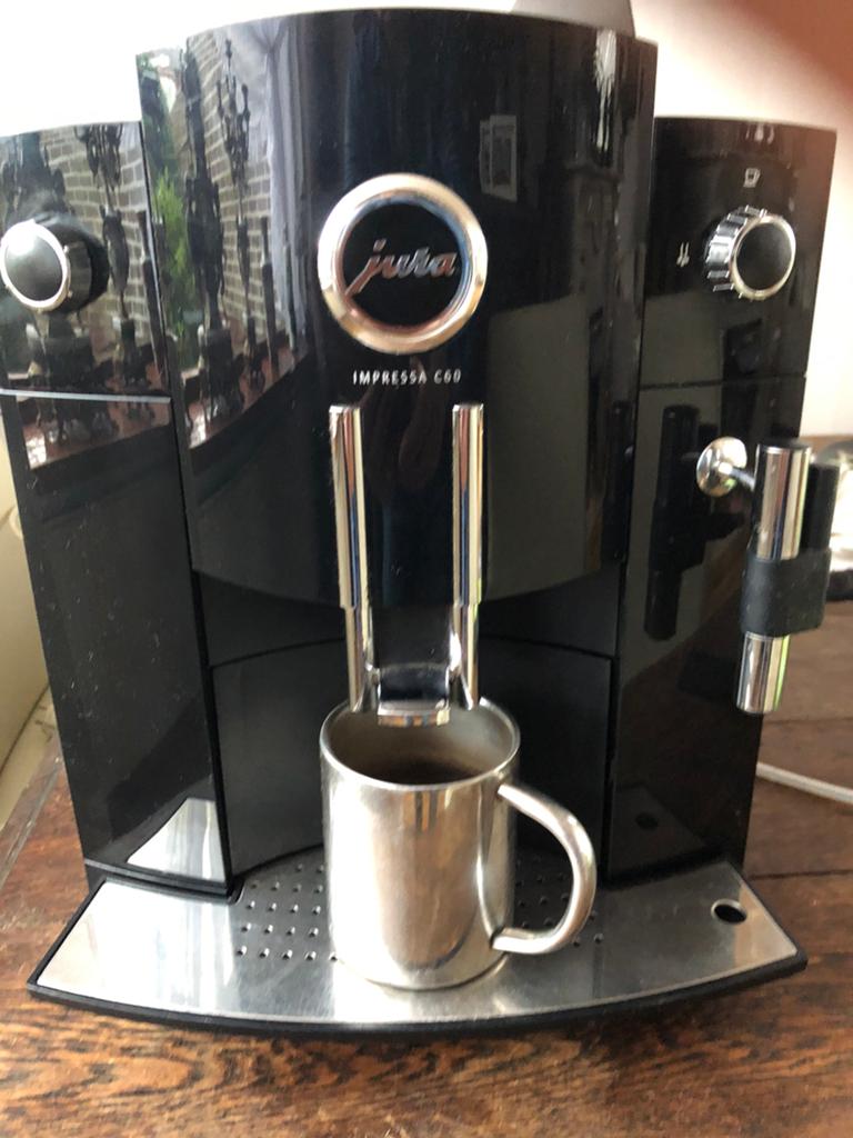 Tekoop jura c60 koffiemachine, Witgoed en Apparatuur, Koffiezetapparaten, Gebruikt, Koffiemachine, 2 tot 4 kopjes, Gemalen koffie
