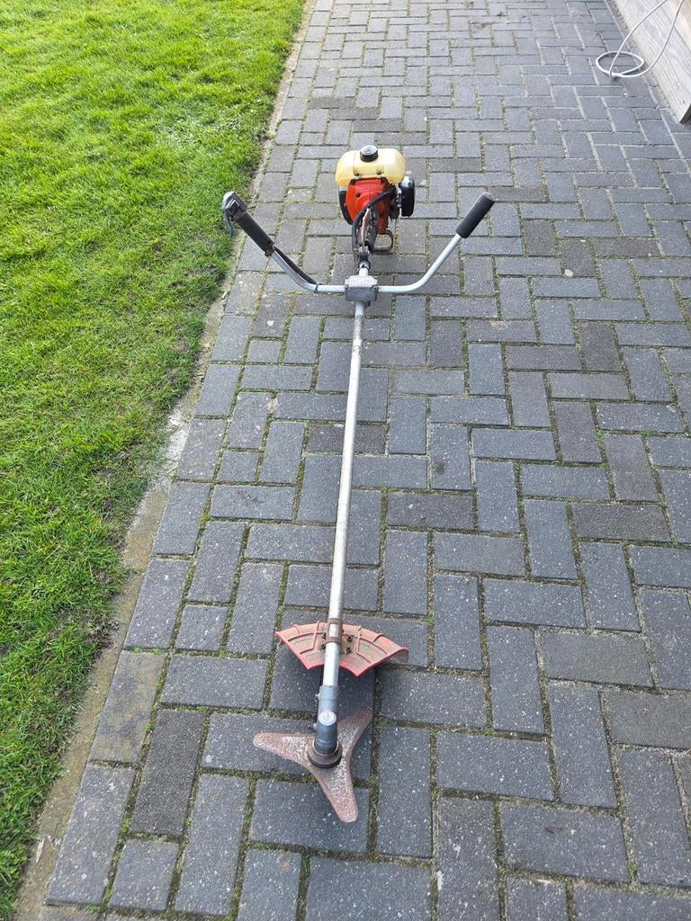 Bosmaaier met goede compressie - Opknapper of onderdelen, Ophalen of Verzenden, Gebruikt, Benzine, Komatsu Zenoah