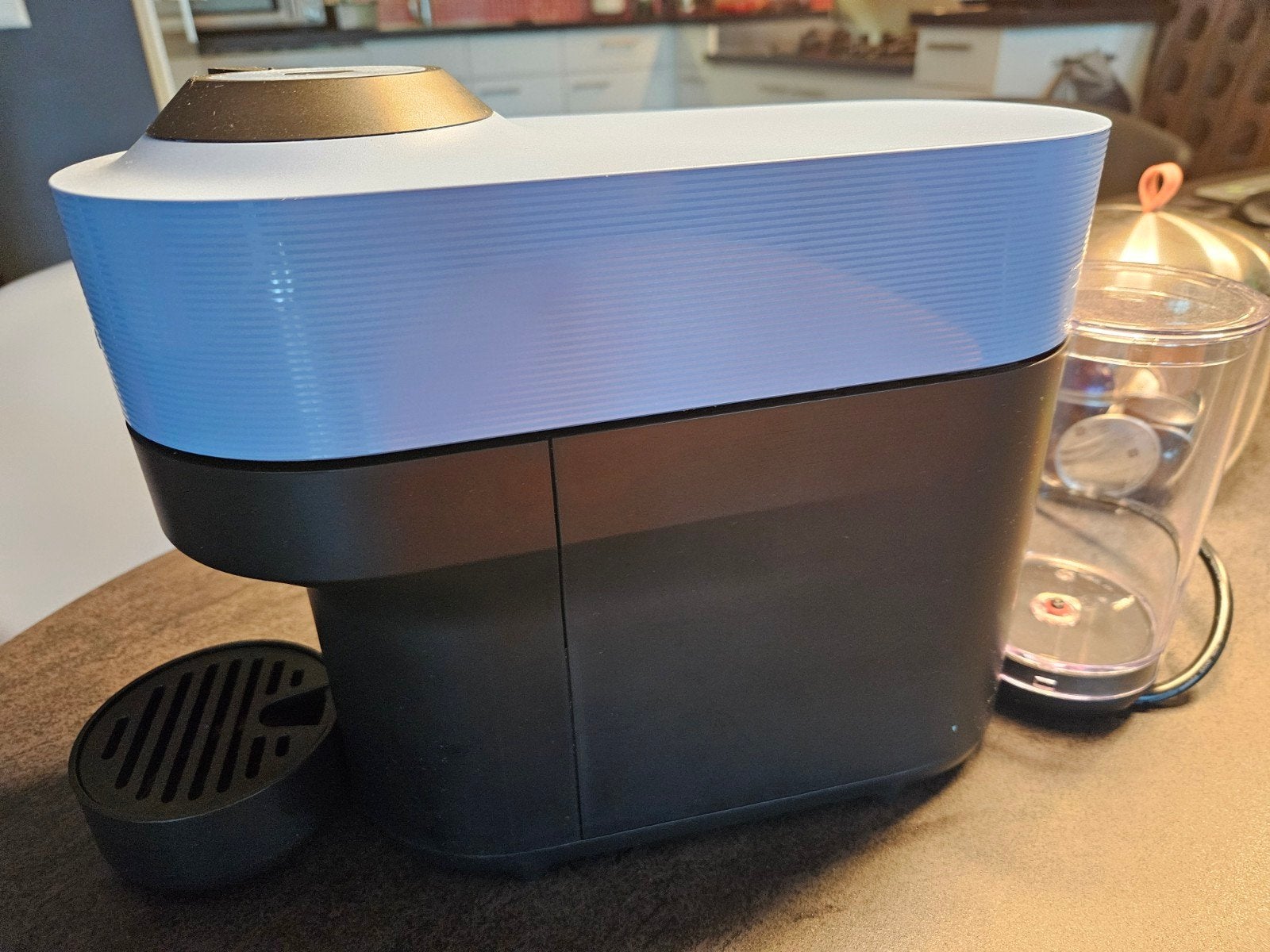 Vrijwel nieuwe Nespresso VERTUO koffiezetmachine, Witgoed en Apparatuur, Koffiezetapparaten, Ophalen of Verzenden, Zo goed als nieuw