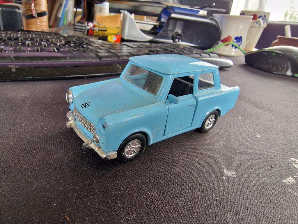 Blauwe Trabant 601 modelauto - DDR 1969, Ophalen of Verzenden, Nieuw, 1:32 tot 1:50, Auto