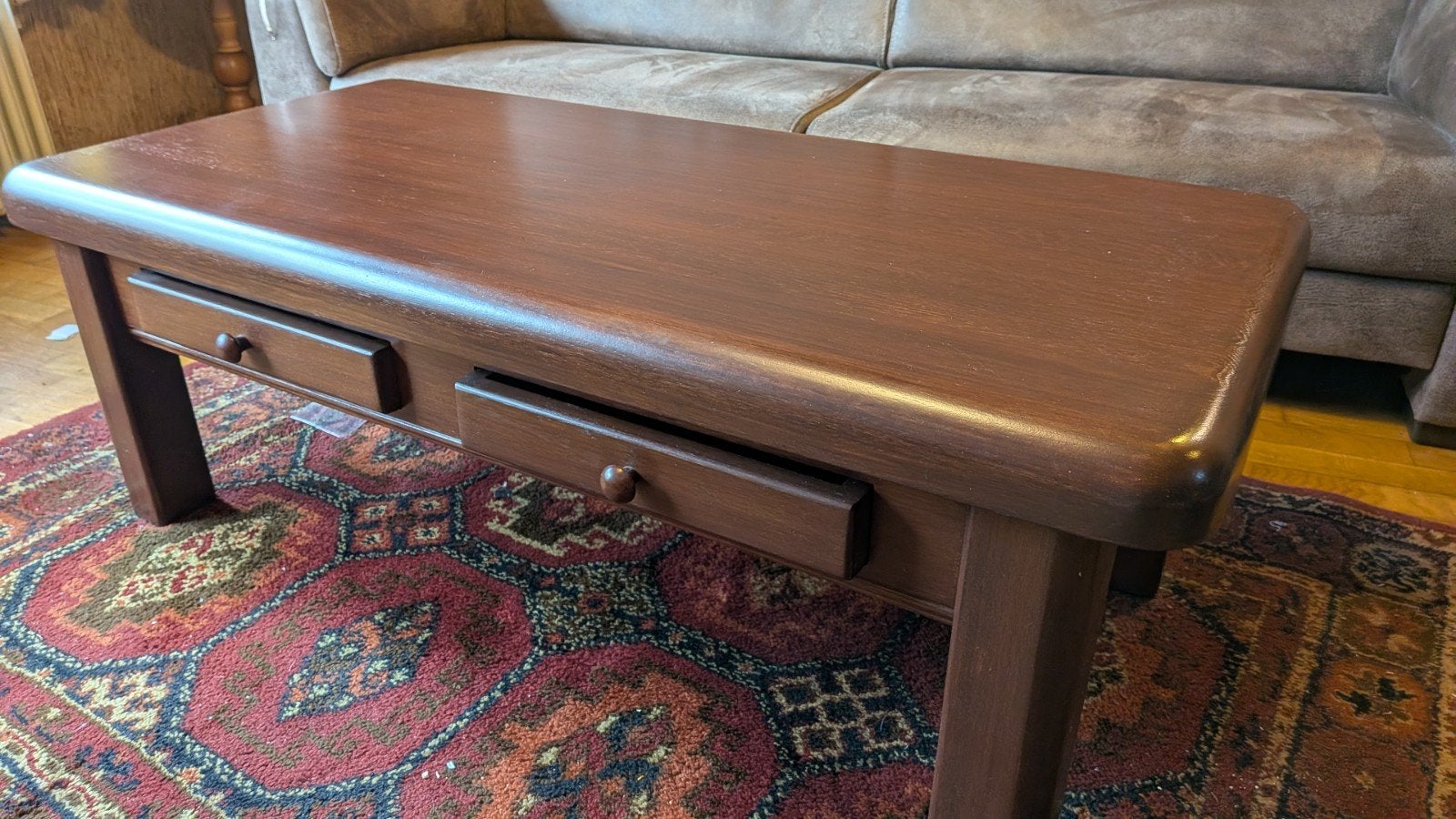 salontafel van massief eiken in notenhout optiek, Ophalen, 100 tot 150 cm, Eikenhout, 50 tot 100 cm