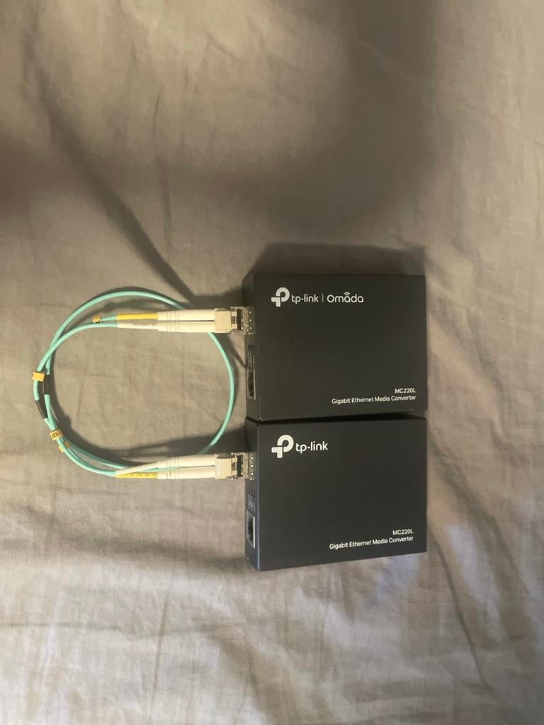 TP-Link MC220L Gigabit Ethernet Media Converters (2 stuks), Ophalen, Zo goed als nieuw