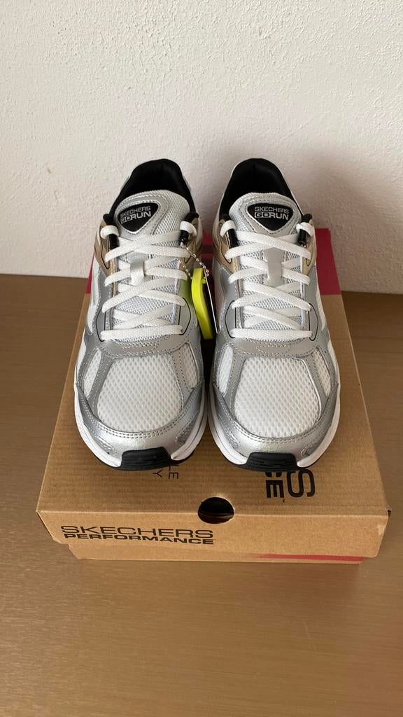 Nieuw! Prachtige sneakers van Kechers. Maat 38, Kleding | Dames, Schoenen, Ophalen of Verzenden, Nieuw, Sneakers of Gympen