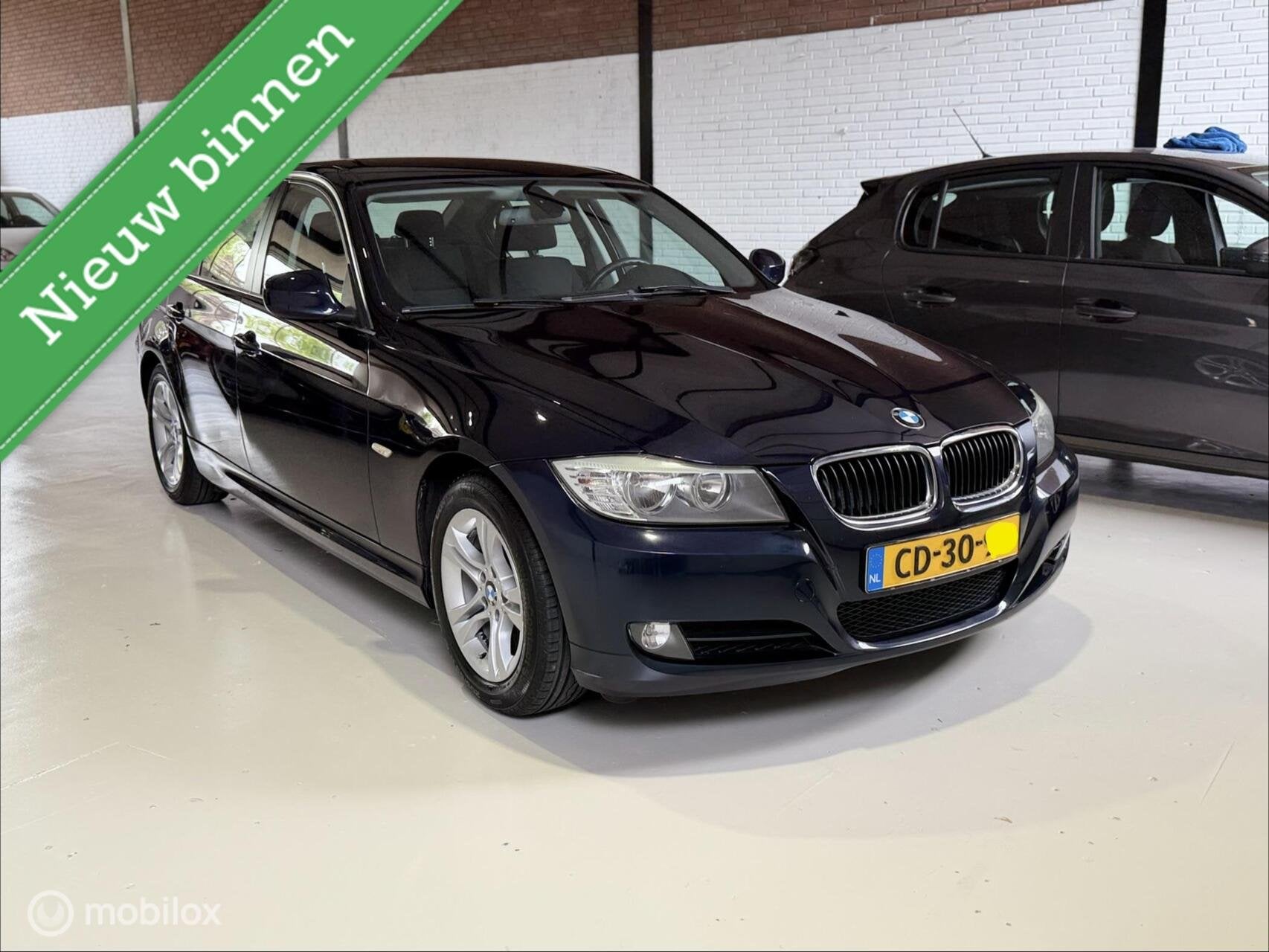 Unieke BMW 318i Origineel NL Slechts 68K Diplomatenhistorie, Euro 5, Parkeersensor, Blauw, Bedrijf