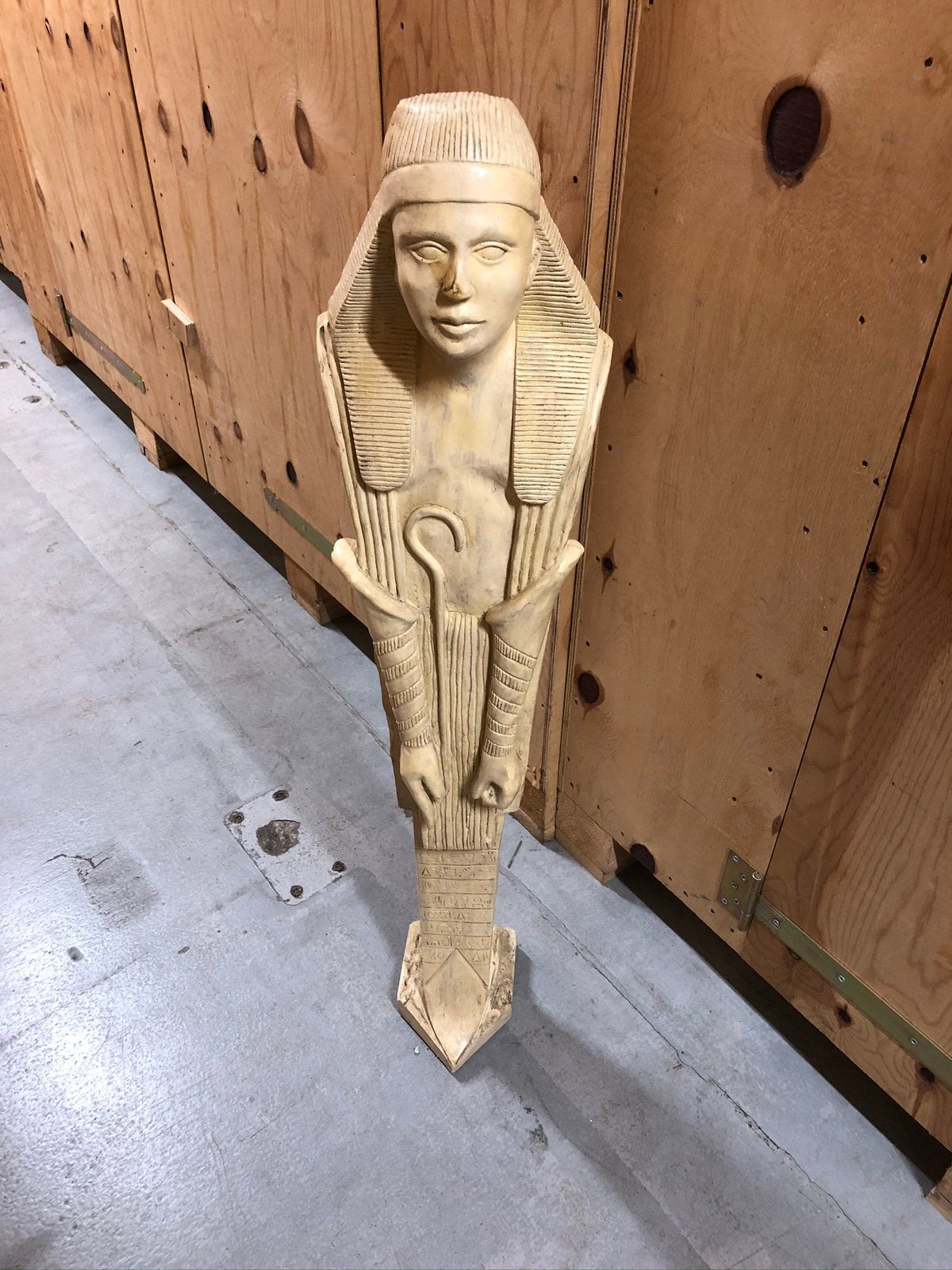 Egyptisch beeld farao met hiërogliefen, neusschade, Ophalen