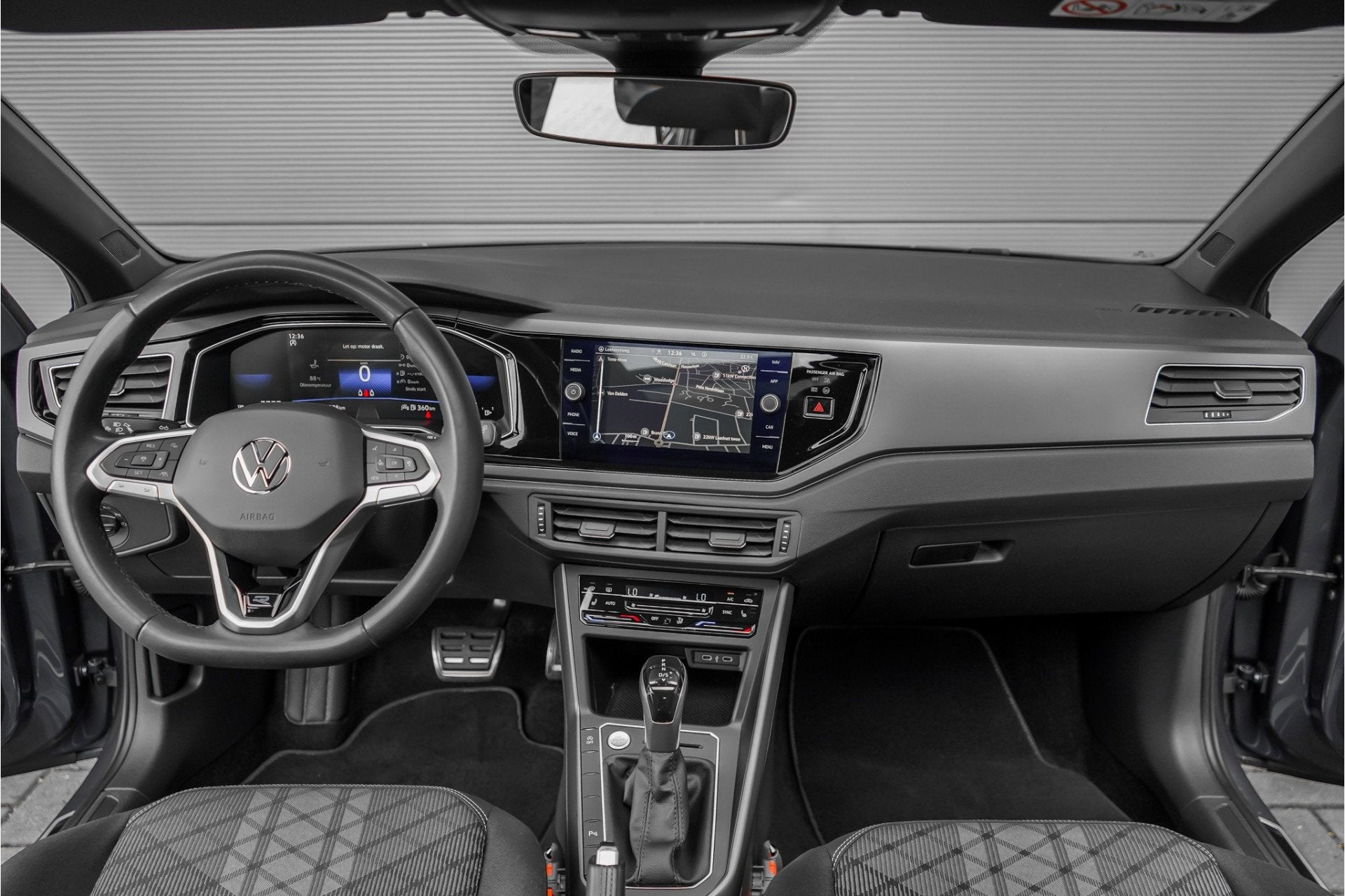 Volkswagen Polo 1.0 TSI R-Line Pano ACC Camera IQ Light Virt, 12 maanden, Gebruikt, Alcantara, 49 €/maand