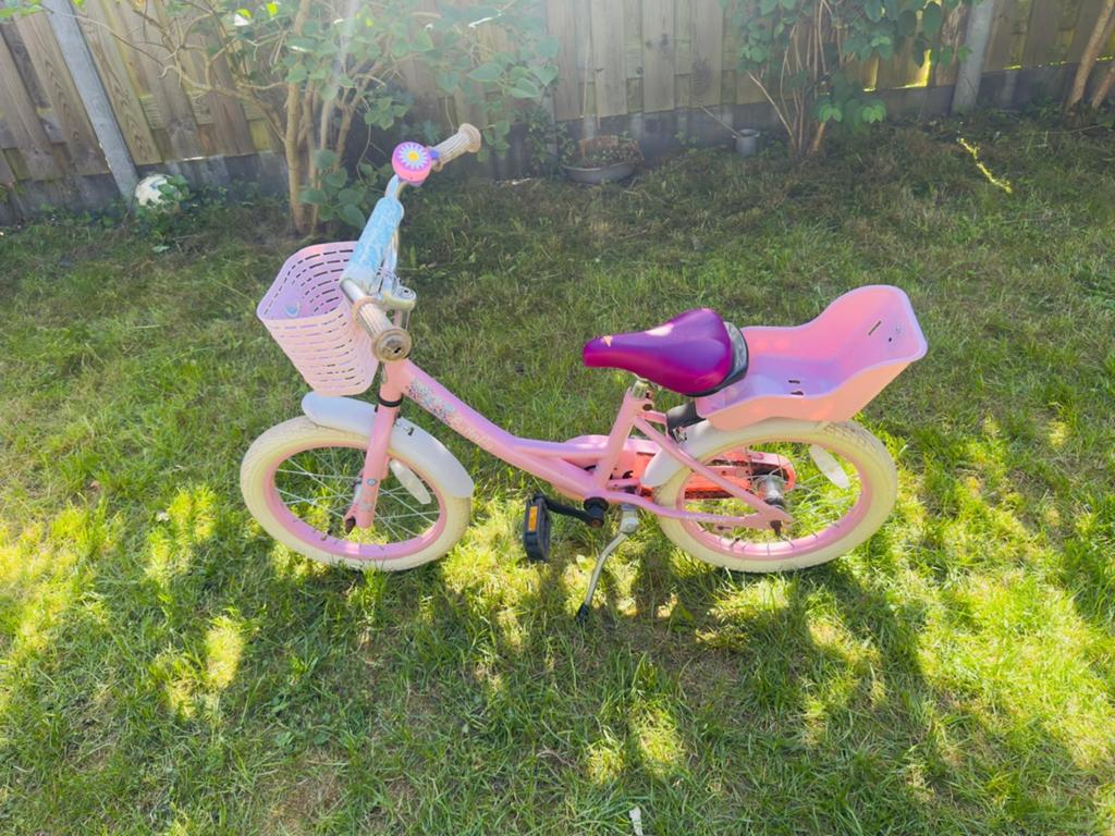Roze kinderfiets met mandje en poppenstoeltje, Fietsen en Brommers, Ophalen, Gebruikt, Terugtraprem, 16 tot 20 inch