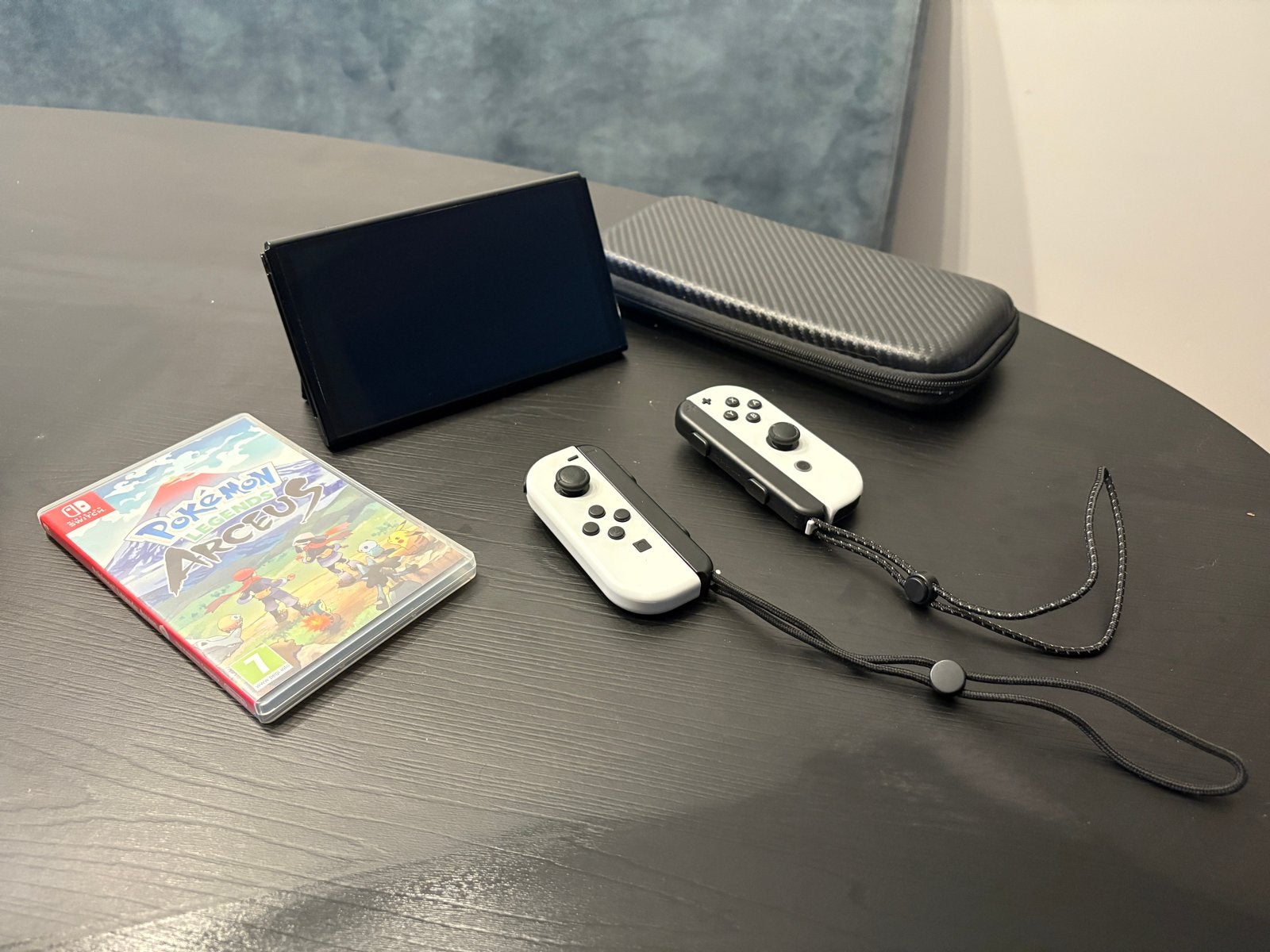 Foto 3 van Nintendo Switch OLED + Pokémon Arceus