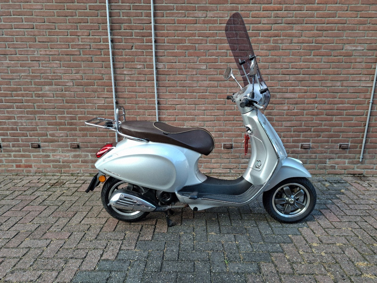 Vespa Primavera 70th Anniversary Edition - Zo goed als nieuw, Ophalen, Overige modellen, 49 cc, Zo goed als nieuw