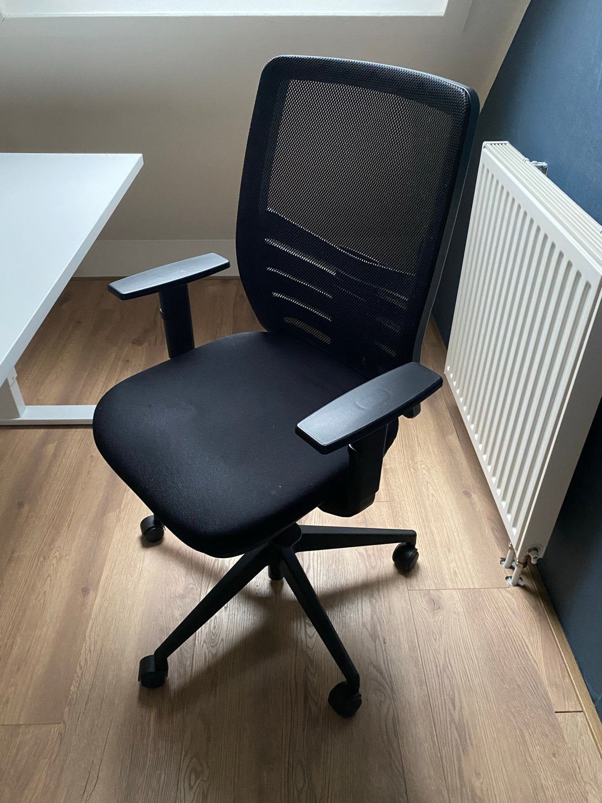 Zwarte Bureaustoel met Netrug en Armleuningen, Huis en Inrichting, Bureaustoelen, Ophalen, Gebruikt, Zwart, Bureaustoel