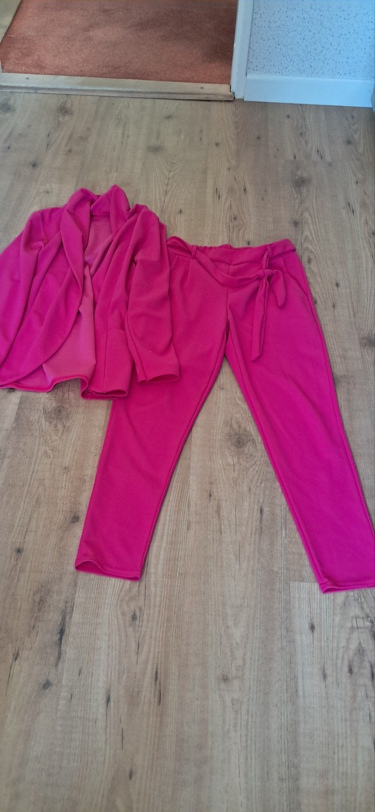 Fuchsia Roze Pak Maat M, Maat 38/40 (M), Kostuum of Pak, Ophalen of Verzenden, Zo goed als nieuw