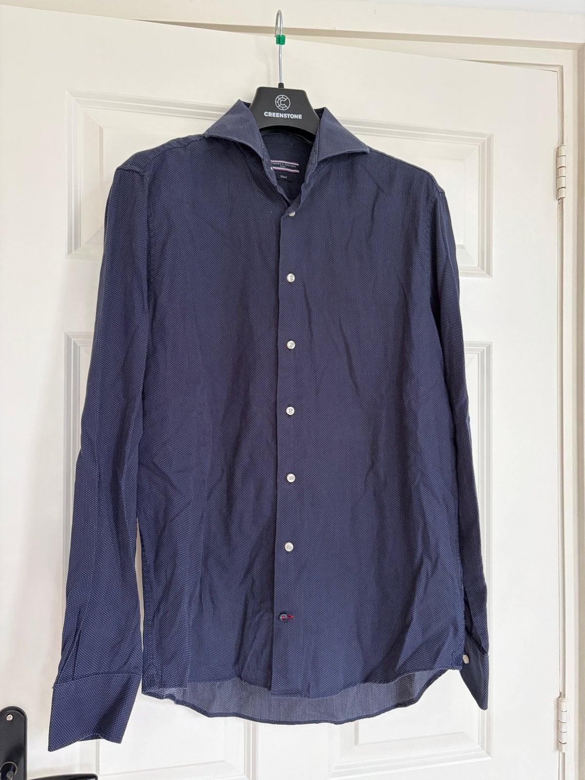 Tommy Hilfiger donkerblauw overhemd met stippen - Maat M, Kleding | Heren, Ophalen of Verzenden, Zo goed als nieuw, Blauw, Halswijdte 39/40 (M)