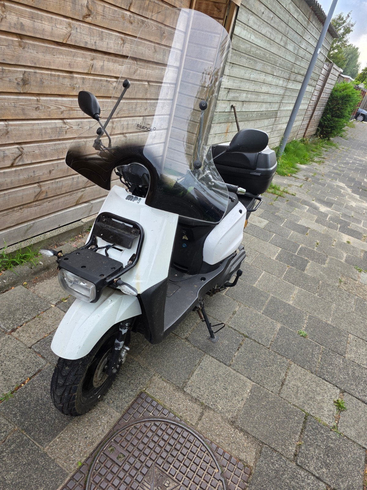 Elektrische scooter met topkoffer en windscherm, Ophalen of Verzenden, Gebruikt, Elektrisch, Overige merken