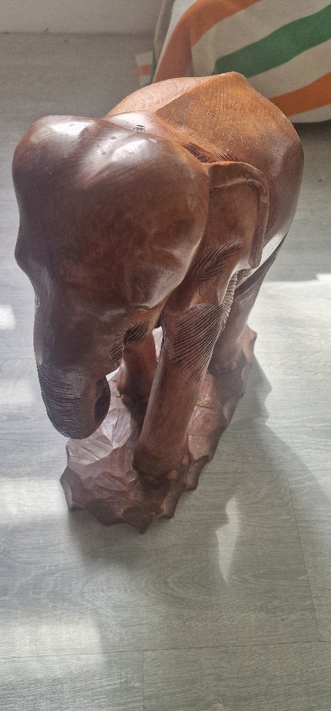 Olifant groot handgesneden massief hout op voet, Antiek en Kunst, Ophalen, Overige onderwerpen, Houtsnijwerk, Handgemaakt