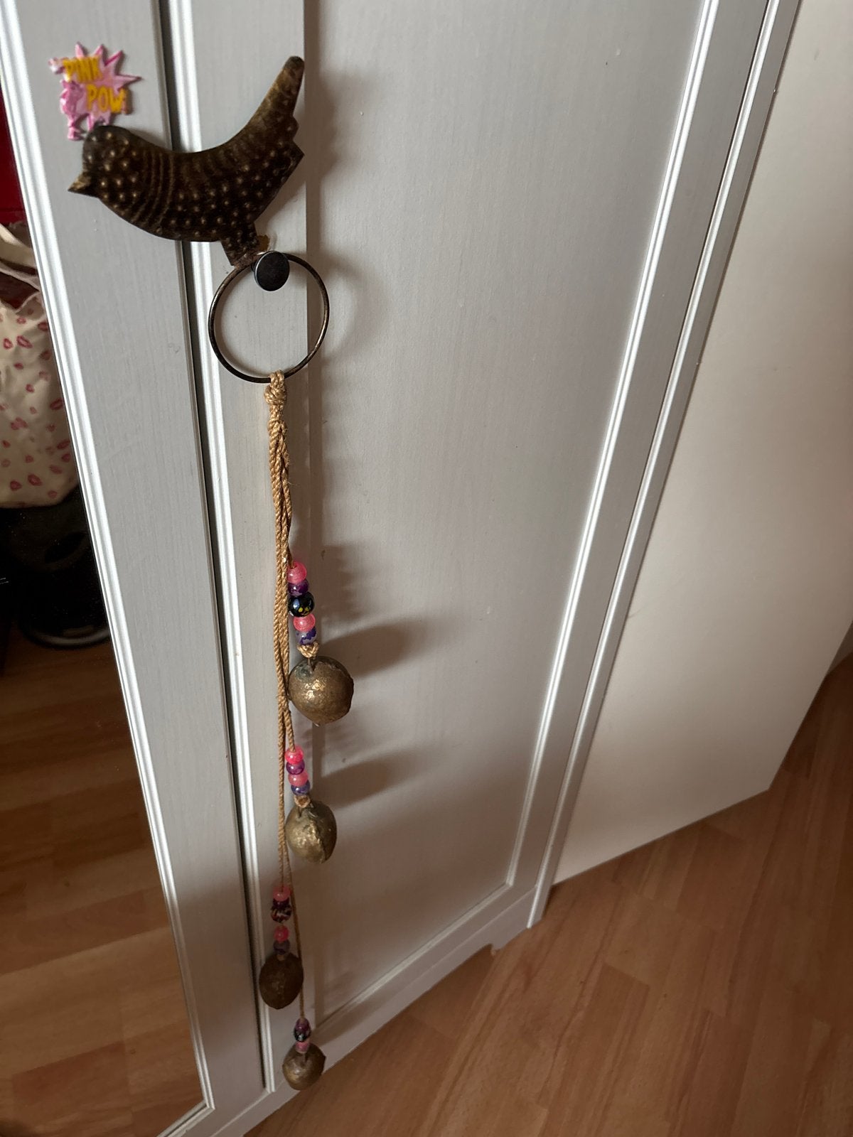 Decoratieve vogel met belletjes - Metaal en kralen, Vintage, Gebruikt, Meerkleurig, Ophalen of Verzenden