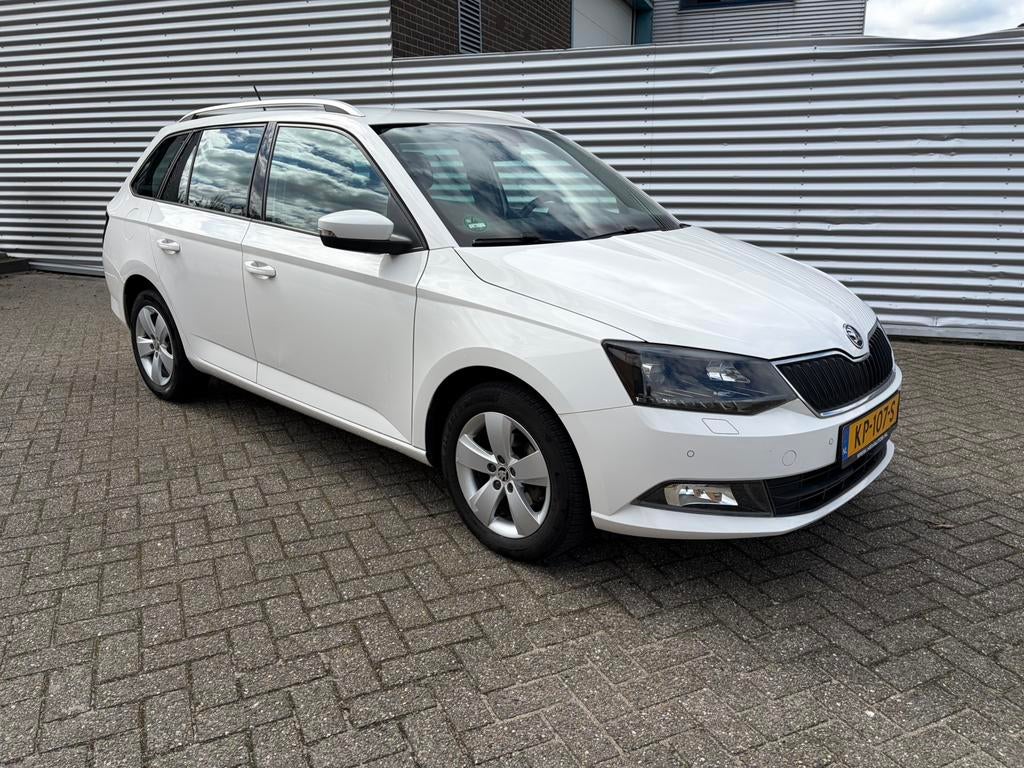 Skoda Fabia 1.2 TSI 66KW Combi 2016 Wit carplay euro-6, Auto's, Skoda, Voorwielaandrijving, Stof, 40 €/maand, 4 cilinders