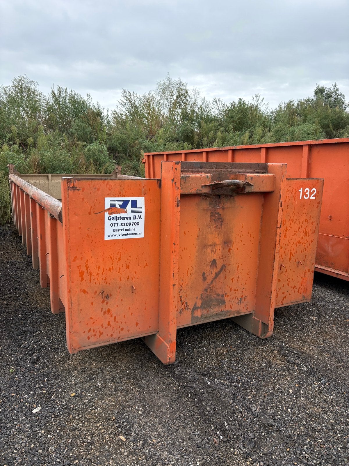 Gebruikte afzetcontainer 12 kuub met kiepklep, Ophalen