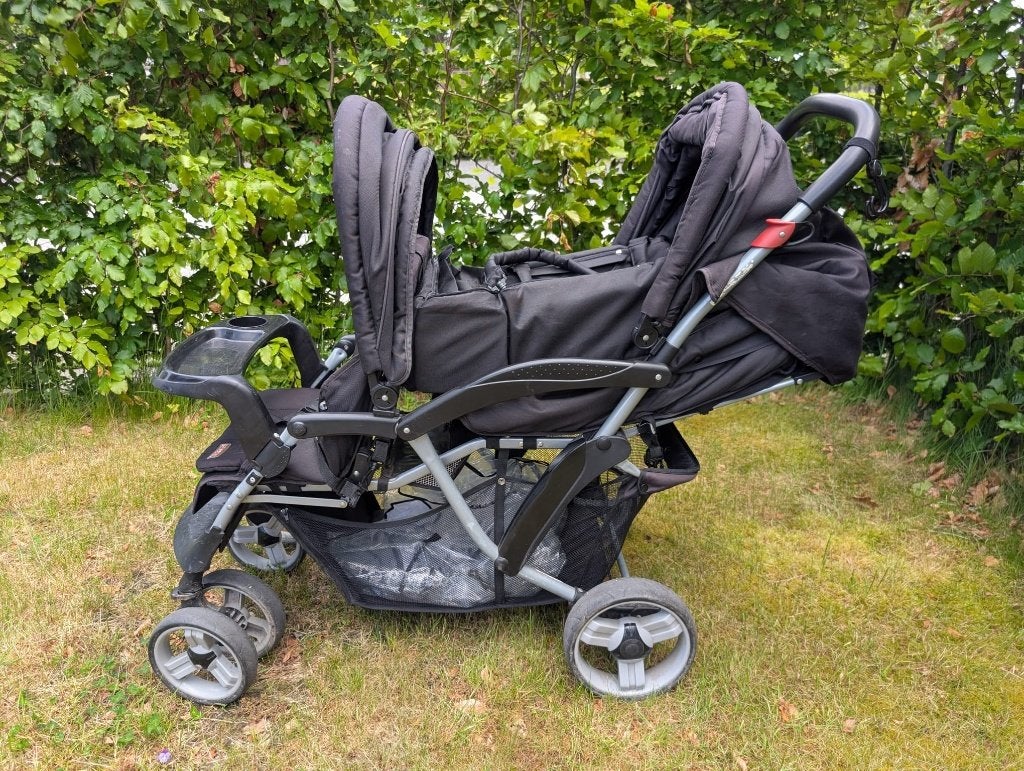 Tweeling kinderwagen met nauwelijks gebruikt regenscherm, Kinderen en Baby's, Ophalen, Gebruikt, Kinderwagen of Buggy