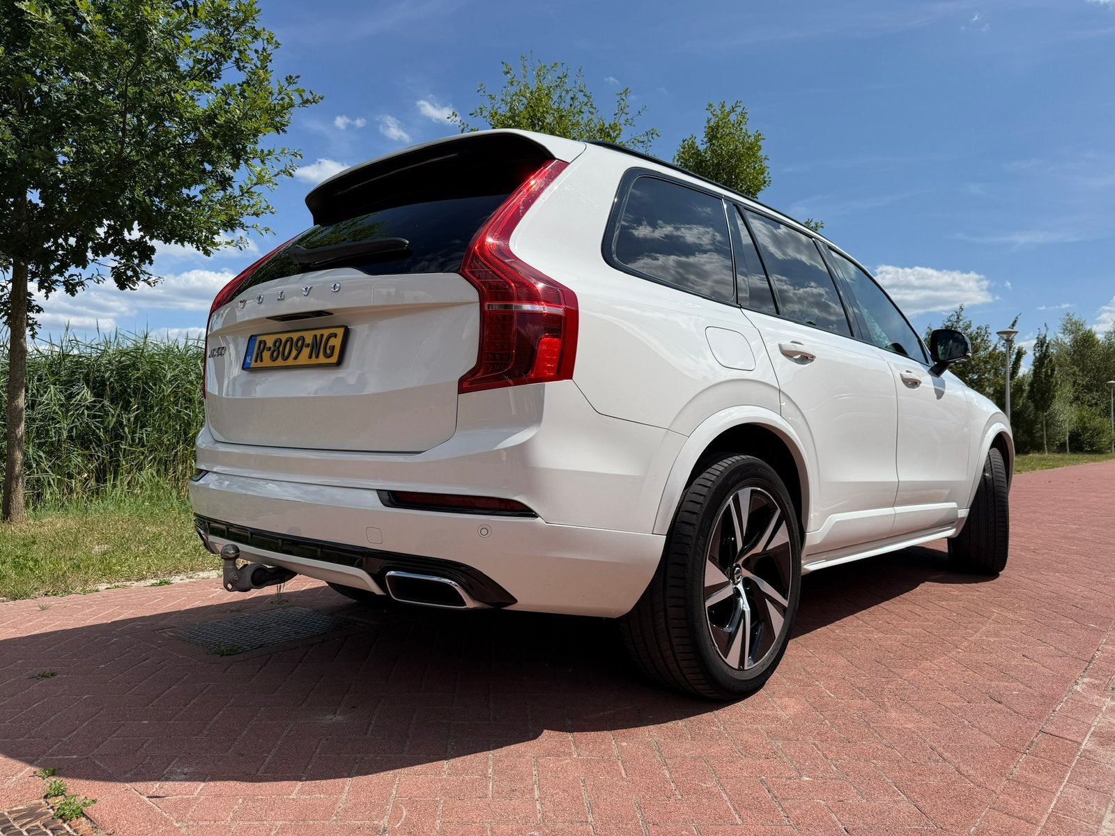 Volvo XC90 R- Design T8 Twin Engine AWD Plug-in 390pk 7P, 4 cilinders, 1969 cc, 7 stoelen, Wit