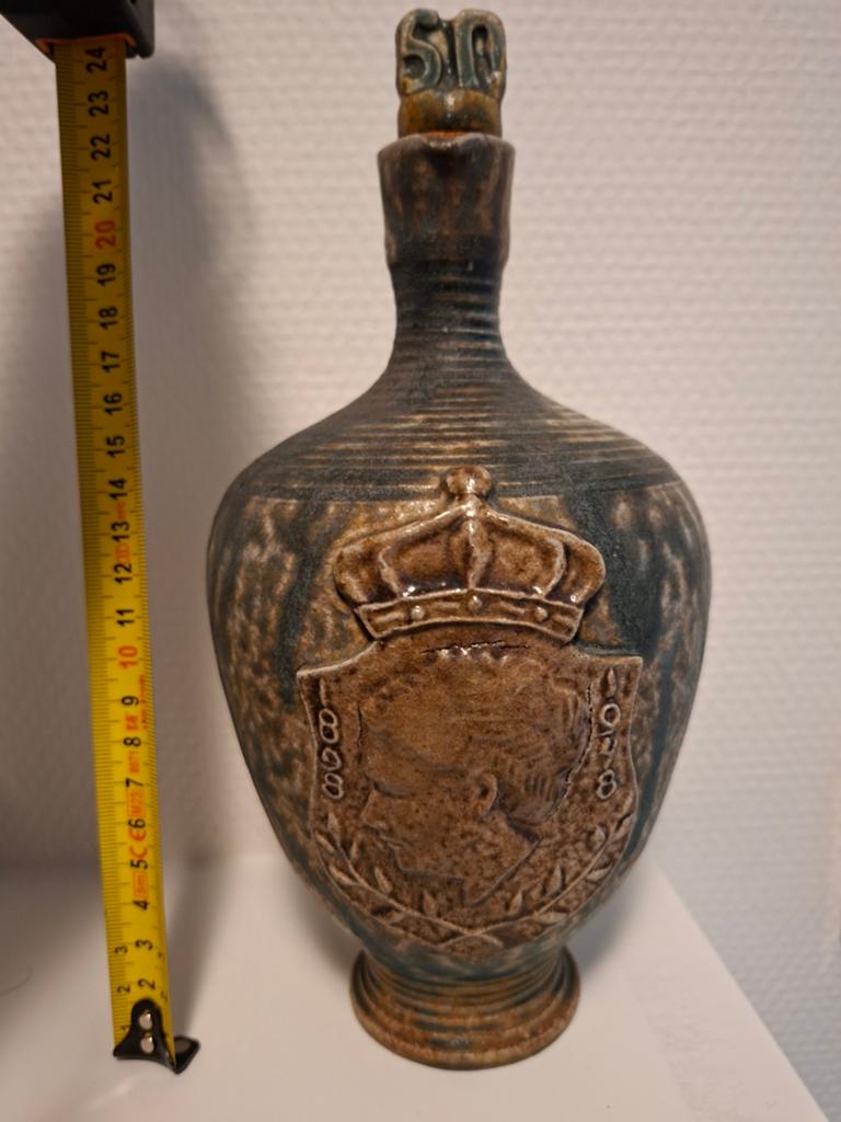 Antieke Beesel Keramiek Fles met Kroon en Jaartallen, Ophalen of Verzenden