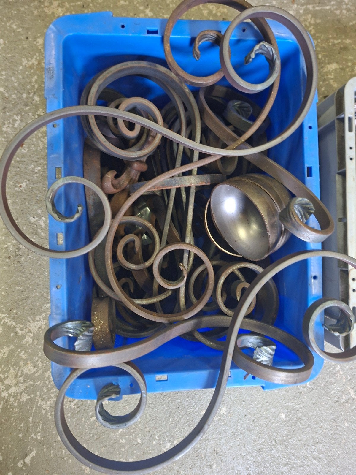 Diverse metalen krullen en ornamenten voor decoratie, Ophalen of Verzenden, Gebruikt, IJzer