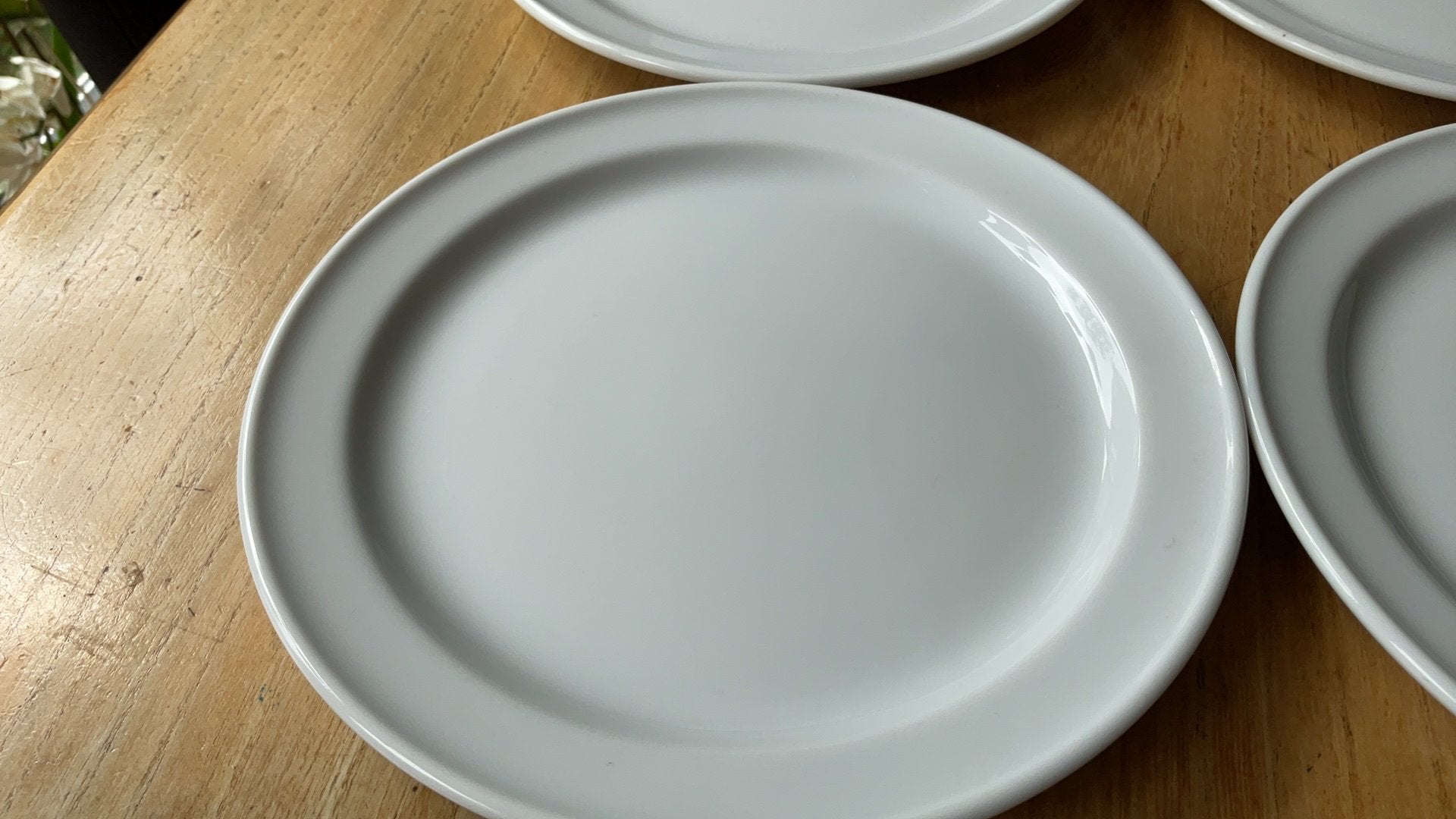 Walkure 6 witte bordjes, middellijn 19 cm gebak/ brood, Huis en Inrichting, Keuken | Servies, Ophalen of Verzenden, Zo goed als nieuw