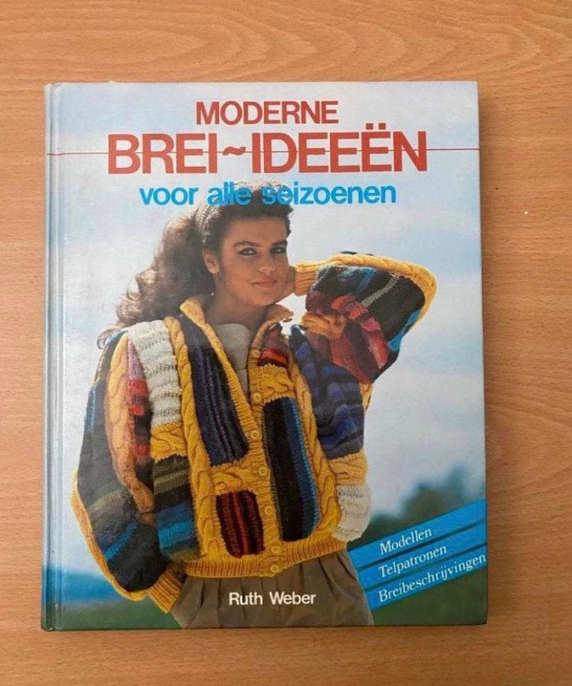 Vintage breiboek: Moderne Brei-Ideeën voor alle seizoenen, Ophalen of Verzenden, Zo goed als nieuw, Breien, Patroon of Boek