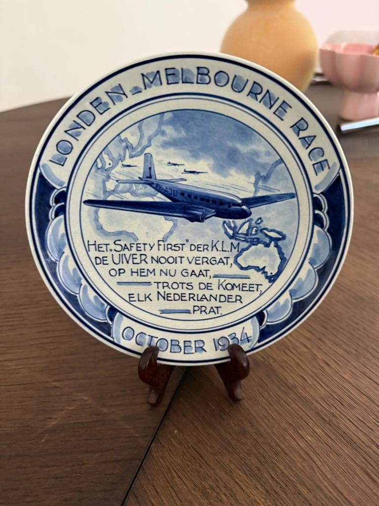 Delfts Blauw wandbord Royal Delft KLM Uiver race 1934, Ophalen of Verzenden