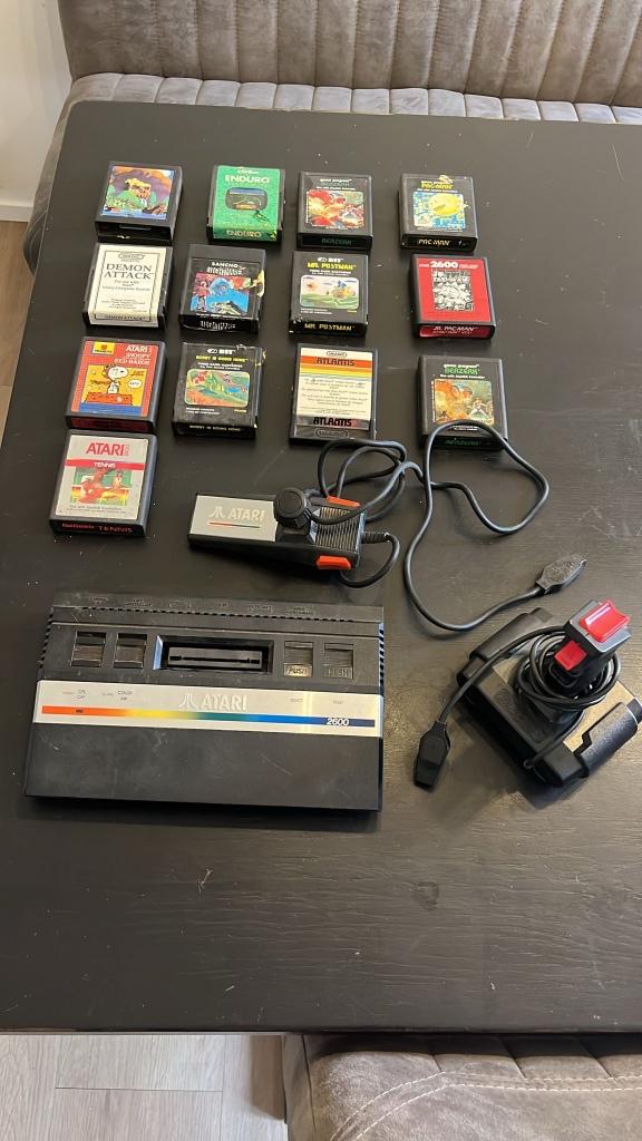 Atari 2600, Spelcomputers en Games, Spelcomputers | Atari, Ophalen, Met 2 controllers, Atari 2600, Gebruikt