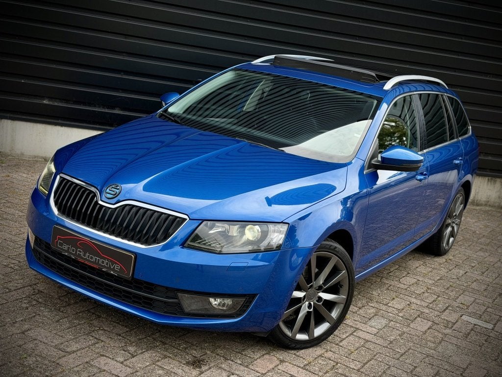 Skoda Octavia Combi 2.0 TDI 150PK! AUT|PANO|CAMERA|CARPLAY|K, Auto's, Skoda, Gebruikt, 4 cilinders, 150 pk, Blauw
