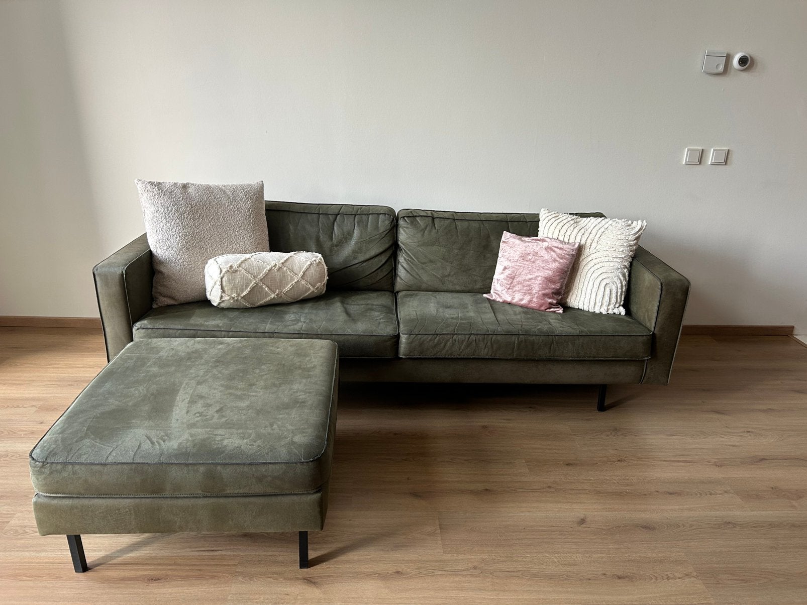 WOOOD groene bank met hocker, Ophalen, Gebruikt, Driepersoons, 75 tot 100 cm