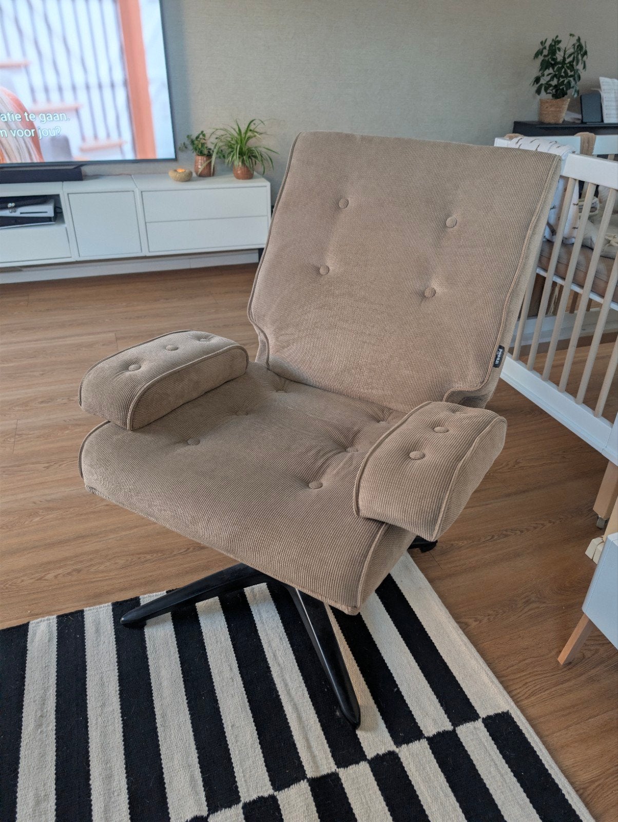 WOOOD relax fauteuil taupe, Huis en Inrichting, Stoelen, Ophalen, Overige kleuren, Zo goed als nieuw, Eén