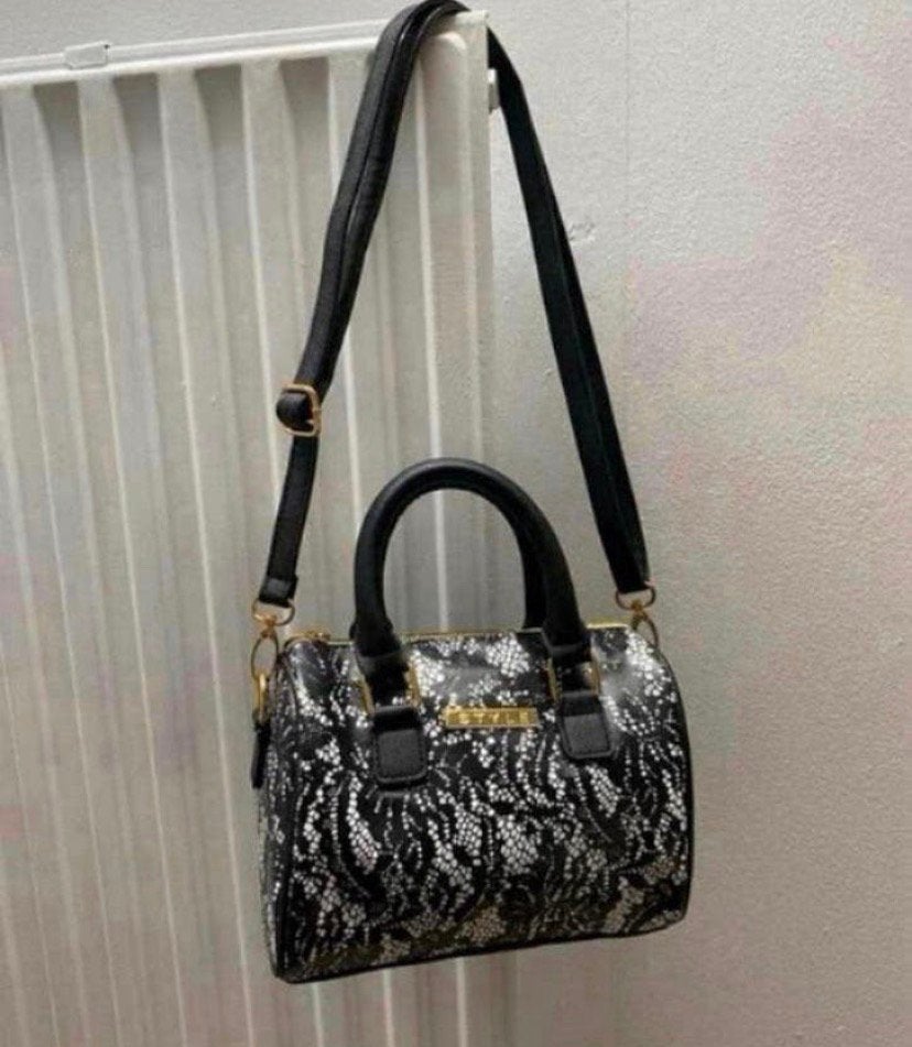 Schoudertas. Handtas slangen print zwart wit, Sieraden, Tassen en Uiterlijk, Tassen | Damestassen, Ophalen of Verzenden, Nieuw