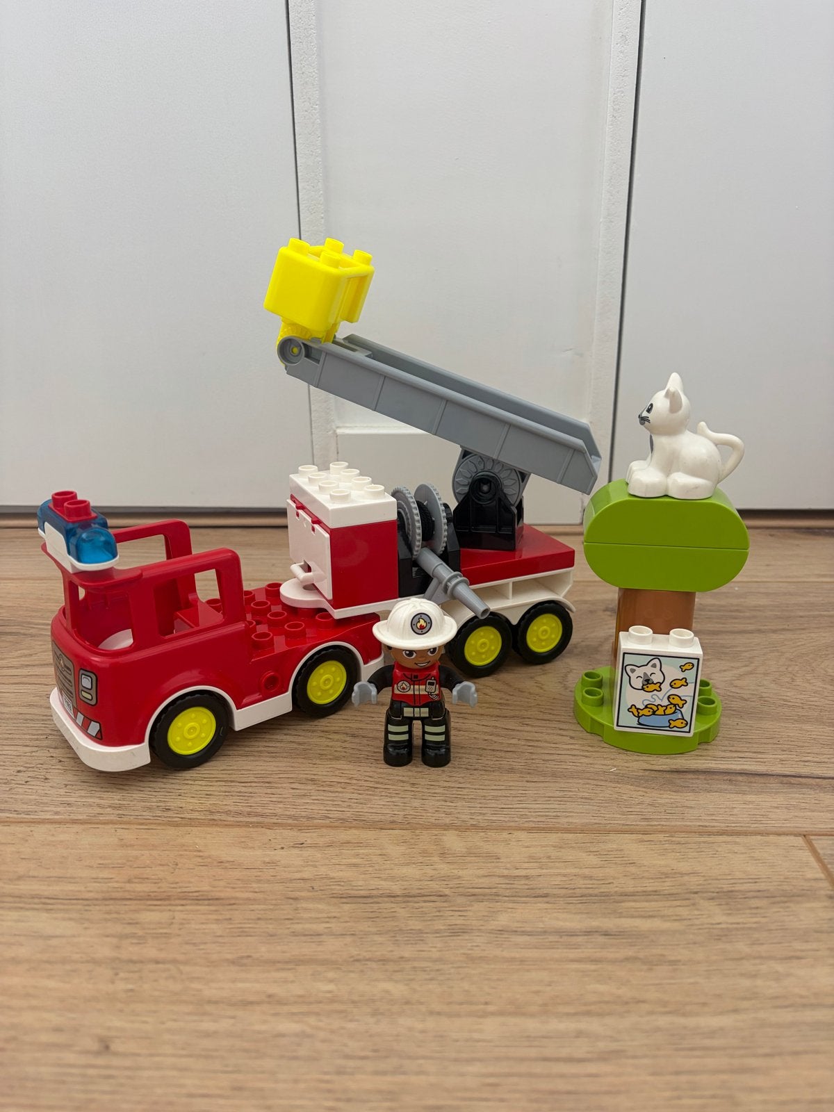 LEGO Duplo Brandweerwagen met Brandweerman en Kat, Ophalen of Verzenden, Zo goed als nieuw