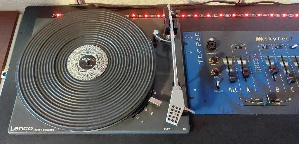 Foto 3 van DJ set met 2 X Lenco B52