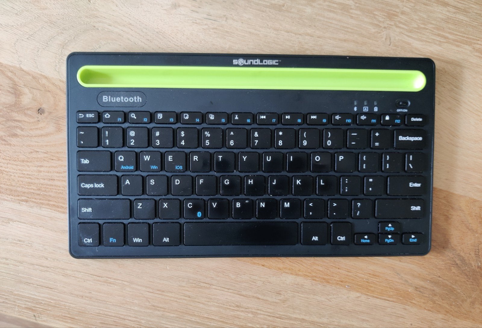 SoundLogic Draadloos Toetsenbord - Qwerty-80032, Ophalen of Verzenden, Draadloos, Qwerty, Oplaadbaar