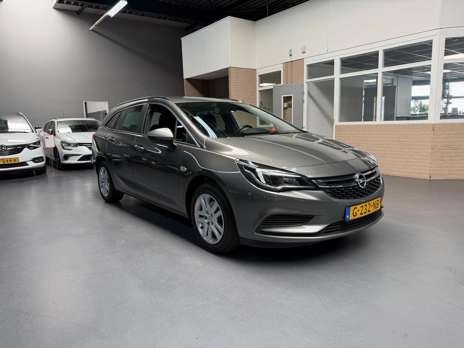 Opel Astra Sports Tourer 1.4 Turbo Business+ DEALER ONDERHOU, Auto's, Voorwielaandrijving, Gebruikt, Euro 6, 4 cilinders