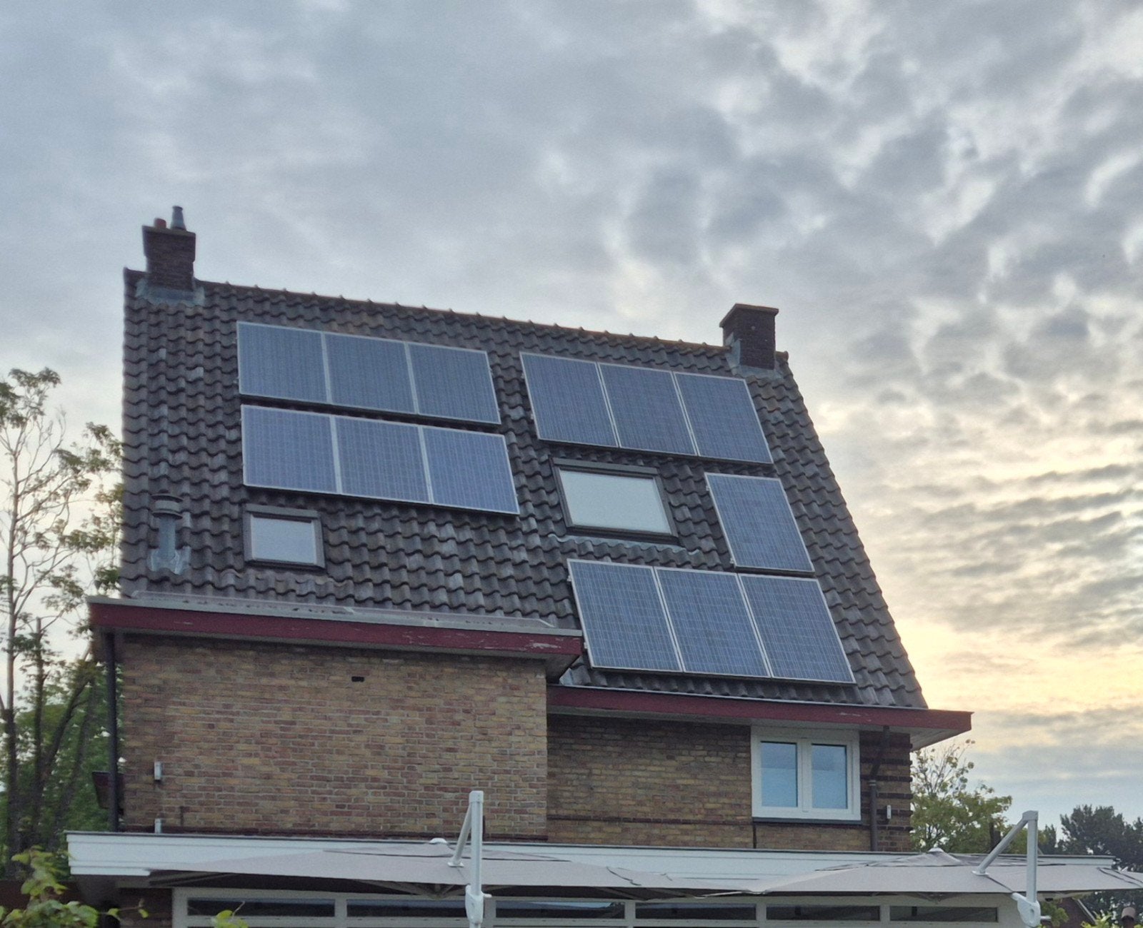 15 zonnepanelen met omvormers - 4 complete sets, Ophalen, Gebruikt, Compleet systeem, 200 wattpiek of meer