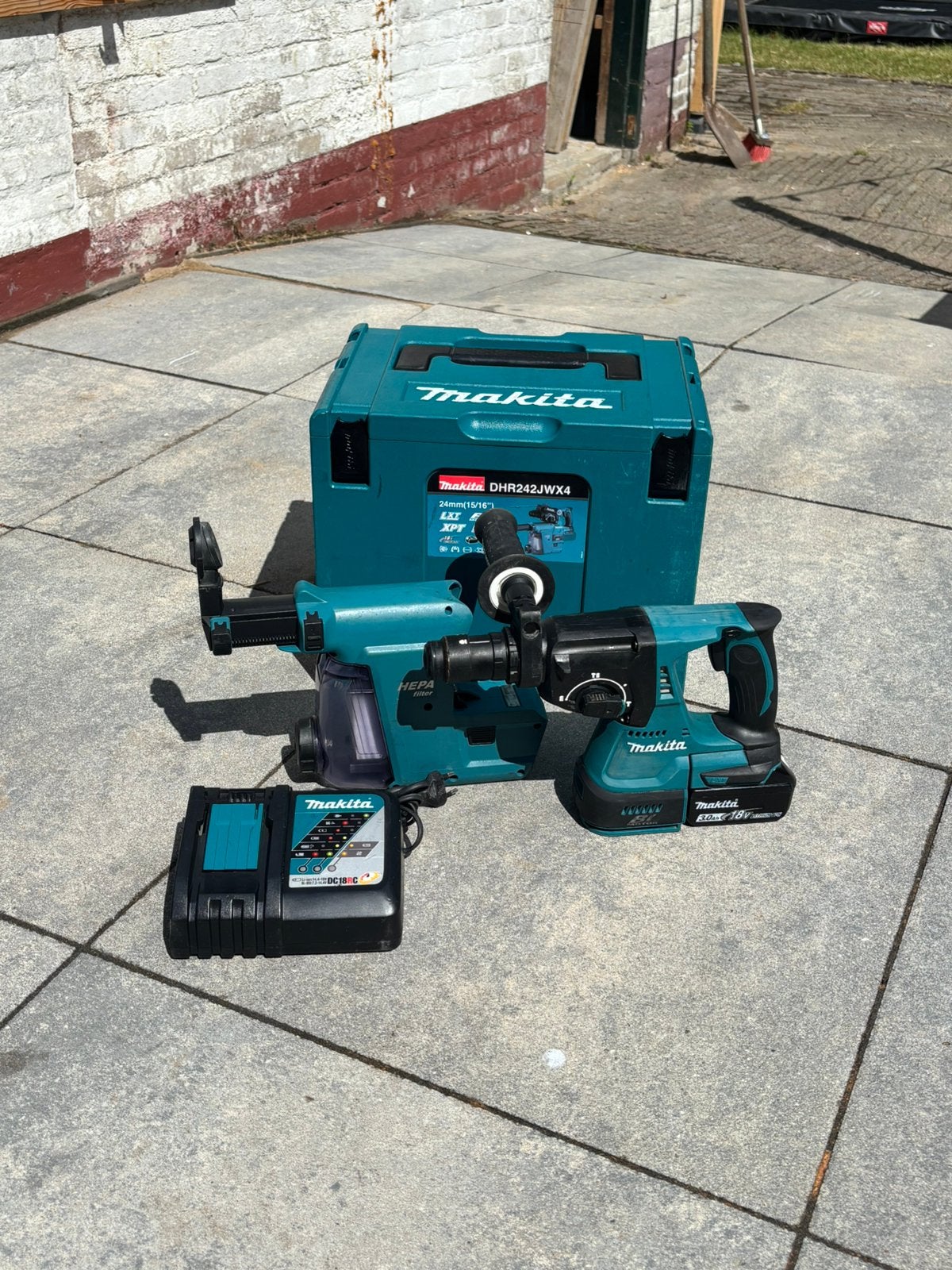 Makita DHR243 18v klopboor incl. afzuiging, accu en koffer, Ophalen of Verzenden, Zo goed als nieuw, Boor- en/of Breekhamer