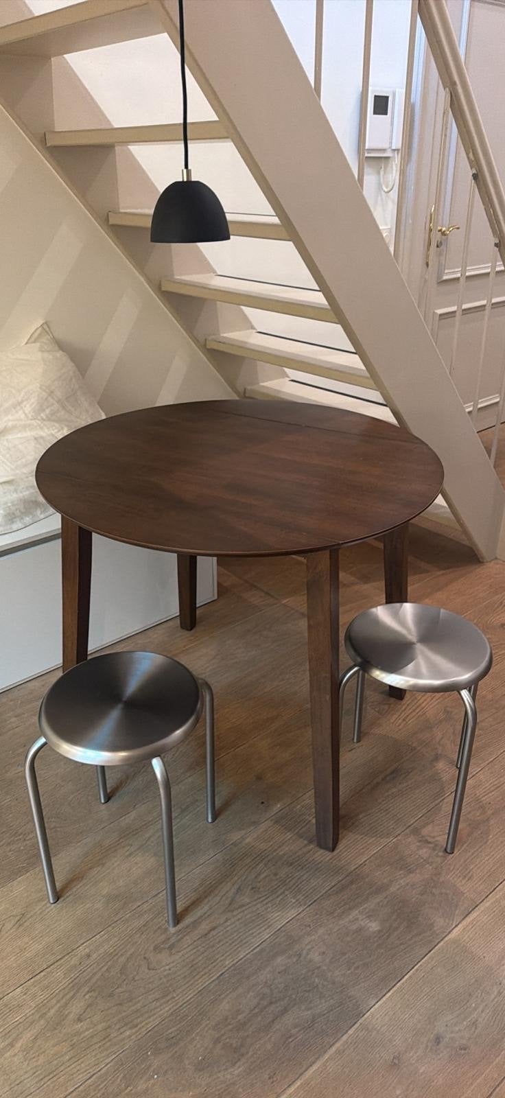Ronde eettafel, Gebruikt, Rond, Tot twee personen, Overige houtsoorten