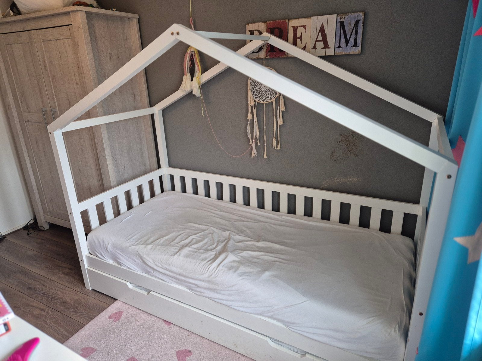 kinderbed - 90x200cm met uitschuifbed, Ophalen, 85 tot 100 cm, Zo goed als nieuw, Lattenbodem