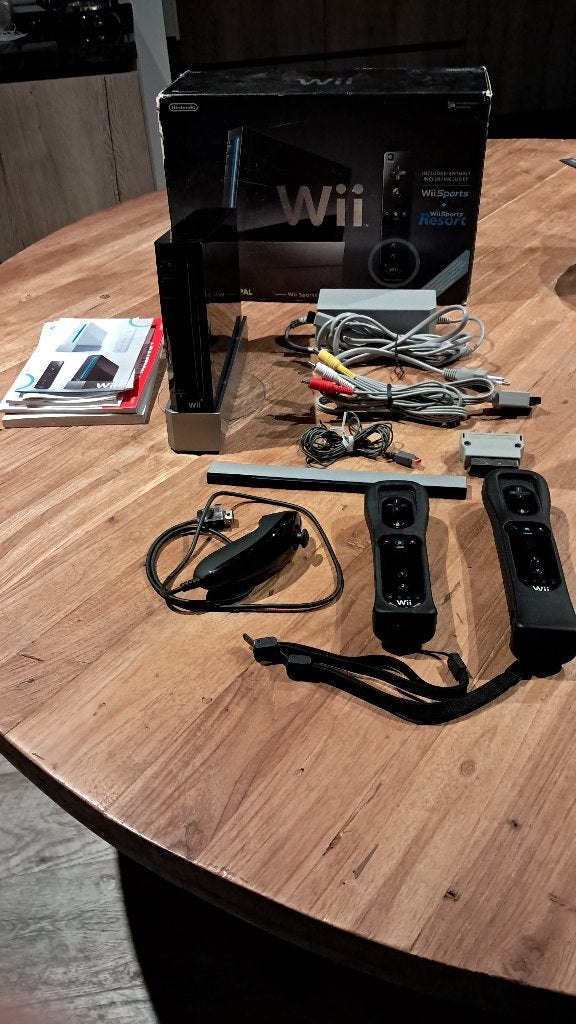 Nintendo Wii, Spelcomputers en Games, Ophalen of Verzenden, Gebruikt, Met 2 controllers
