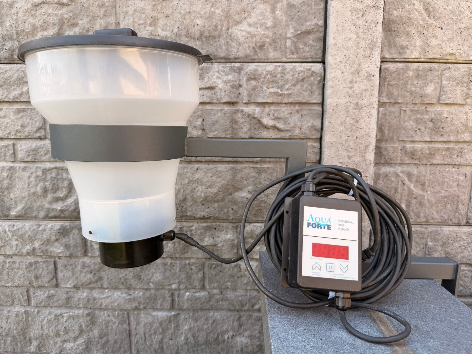 Aquaforte fish feeder / voerautomaat incl metalen beugel!, Ophalen of Verzenden, Zo goed als nieuw, Overige typen