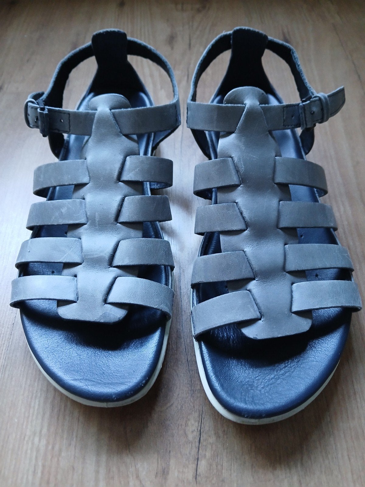 ECCO leren sandalen maat 40 - Zo goed als nieuw, Kleding | Dames, Schoenen, Ophalen of Verzenden, Zo goed als nieuw, Grijs, Sandalen of Muiltjes