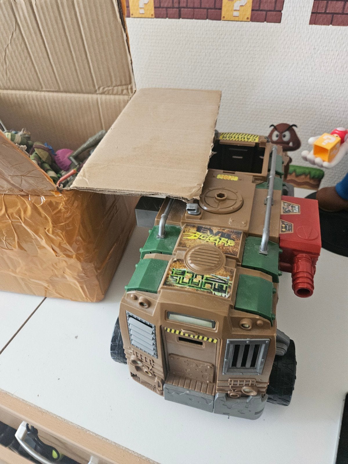 Retro Teenage Mutant Ninja Turtles actiefiguren en voertuig, Gebruikt, 16200 Trojan Way, La Mirada, CA 90638, USA, Playmates Toys